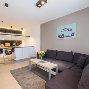 https://apt-32-near-mall-of-metro-station.sofiahotelsbg.com