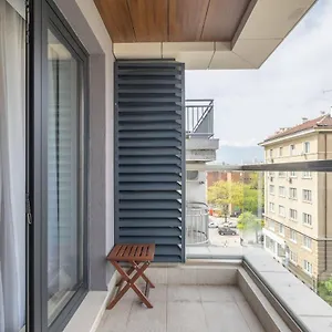 https://apt-32-near-mall-of-metro-station.sofiahotelsbg.com