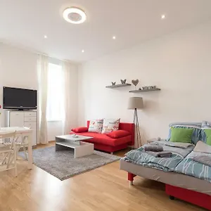 bright-red-heart-apartment-in-leopoldstadt.vienna-besthotels.com/