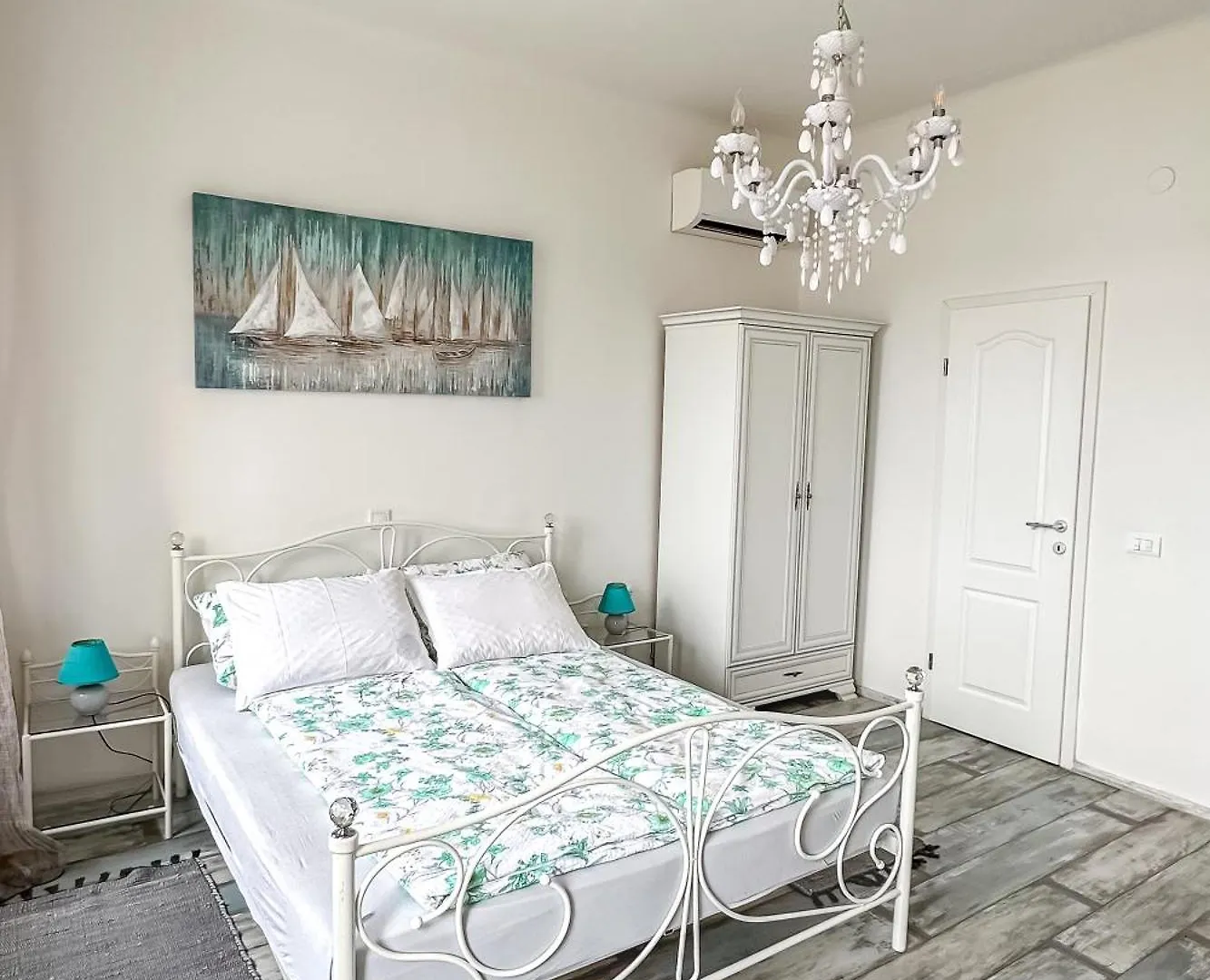 Main Square Apartments With Sea View Pula